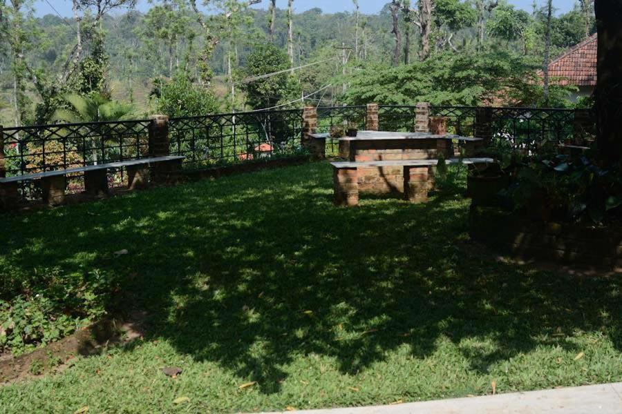 Emerald Castle Villa Madikeri Exterior foto